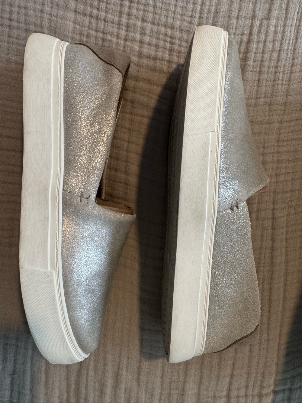 TOMS Kameron Slip-On Sneaker - Champagne Metallic Leather - Women’s Size 9 - Picture 4 of 9